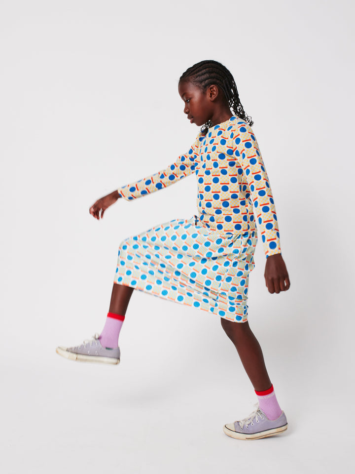 Geometric Scacs over pencil pleated skirt