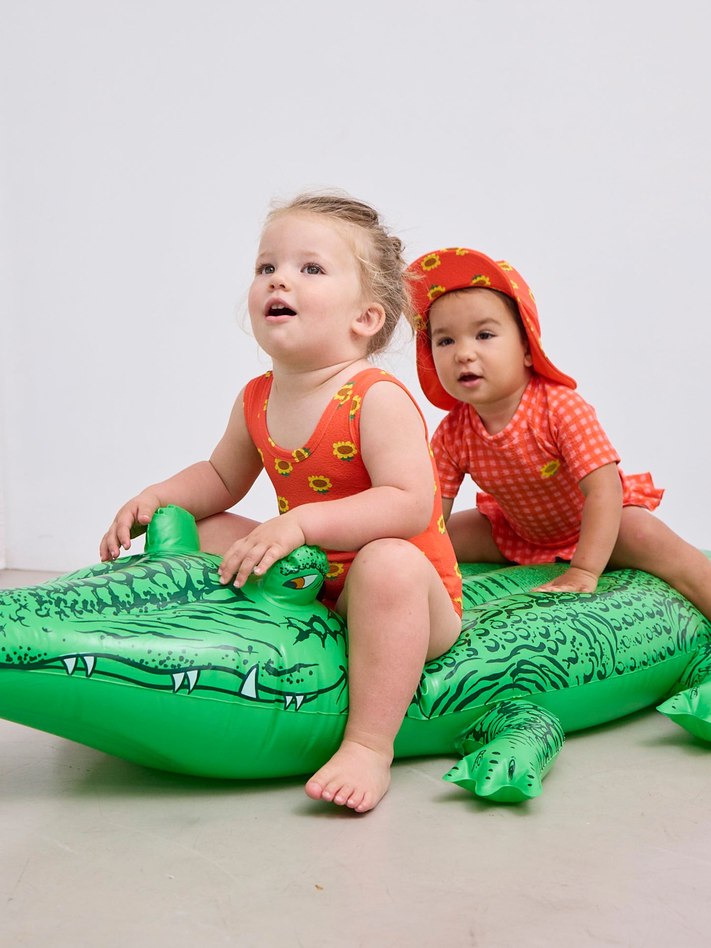 ひまわり柄のスイムキャップ