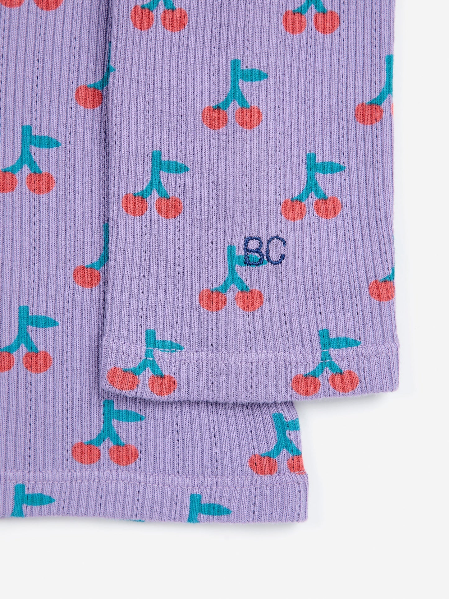 チェリー柄タートルネックTシャツ