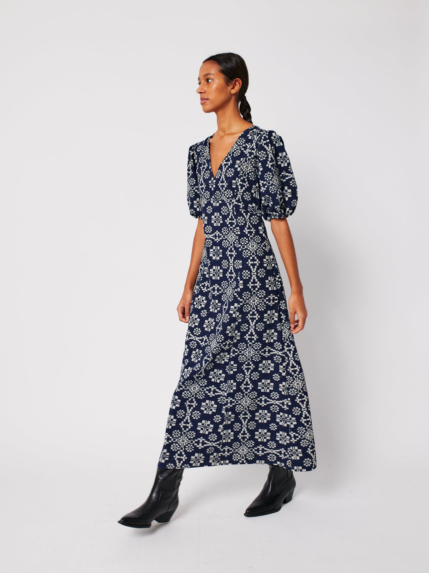 Kaleidoscope pattern evase v-neck dress