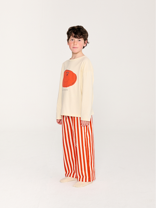 妙にハッピーな赤いラウンジウェアセット