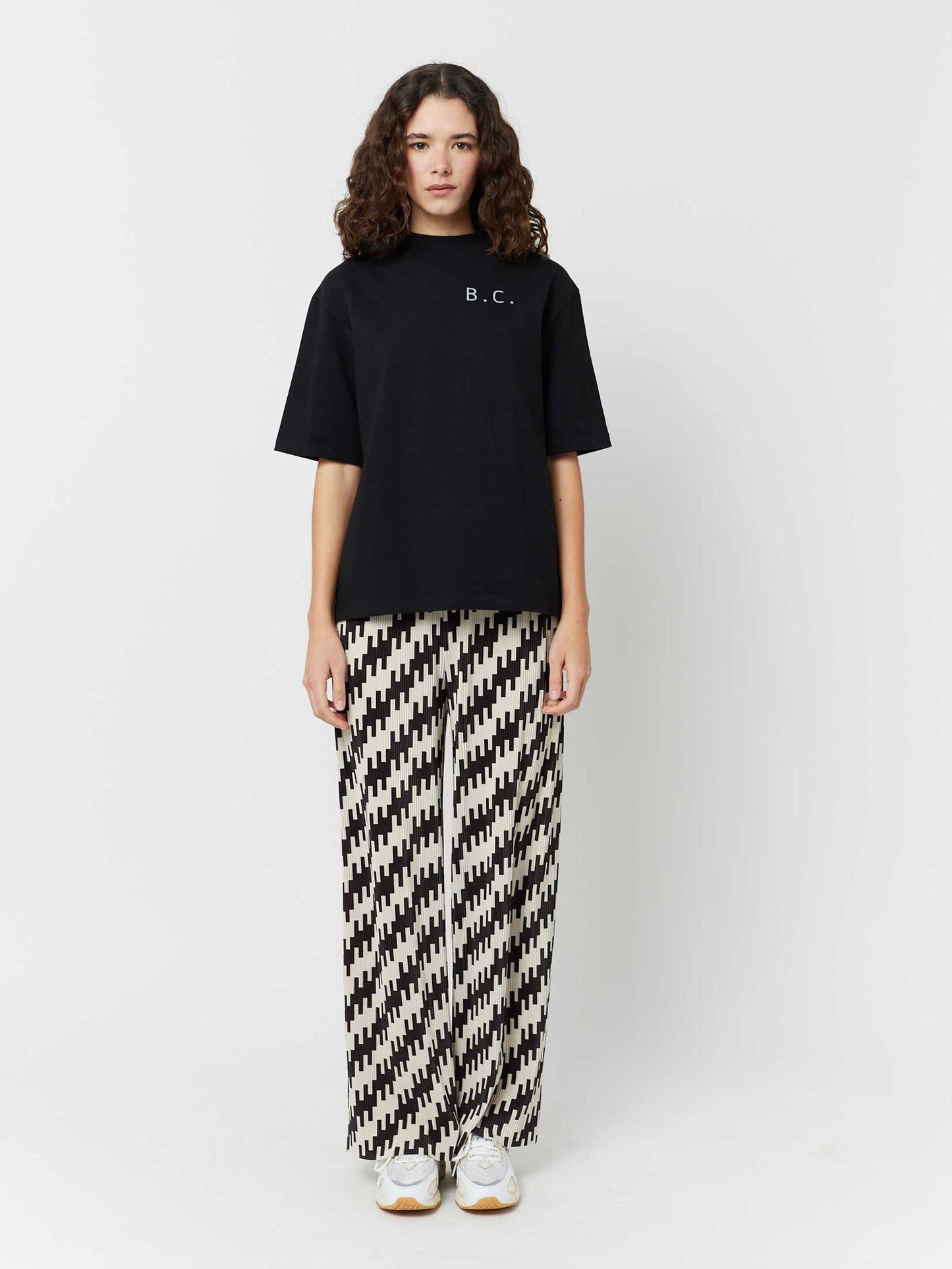 Abstract all over print pleated trousers