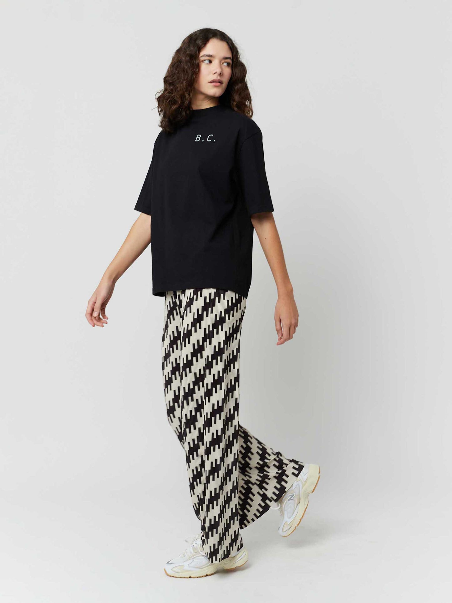 Abstract all over print pleated trousers