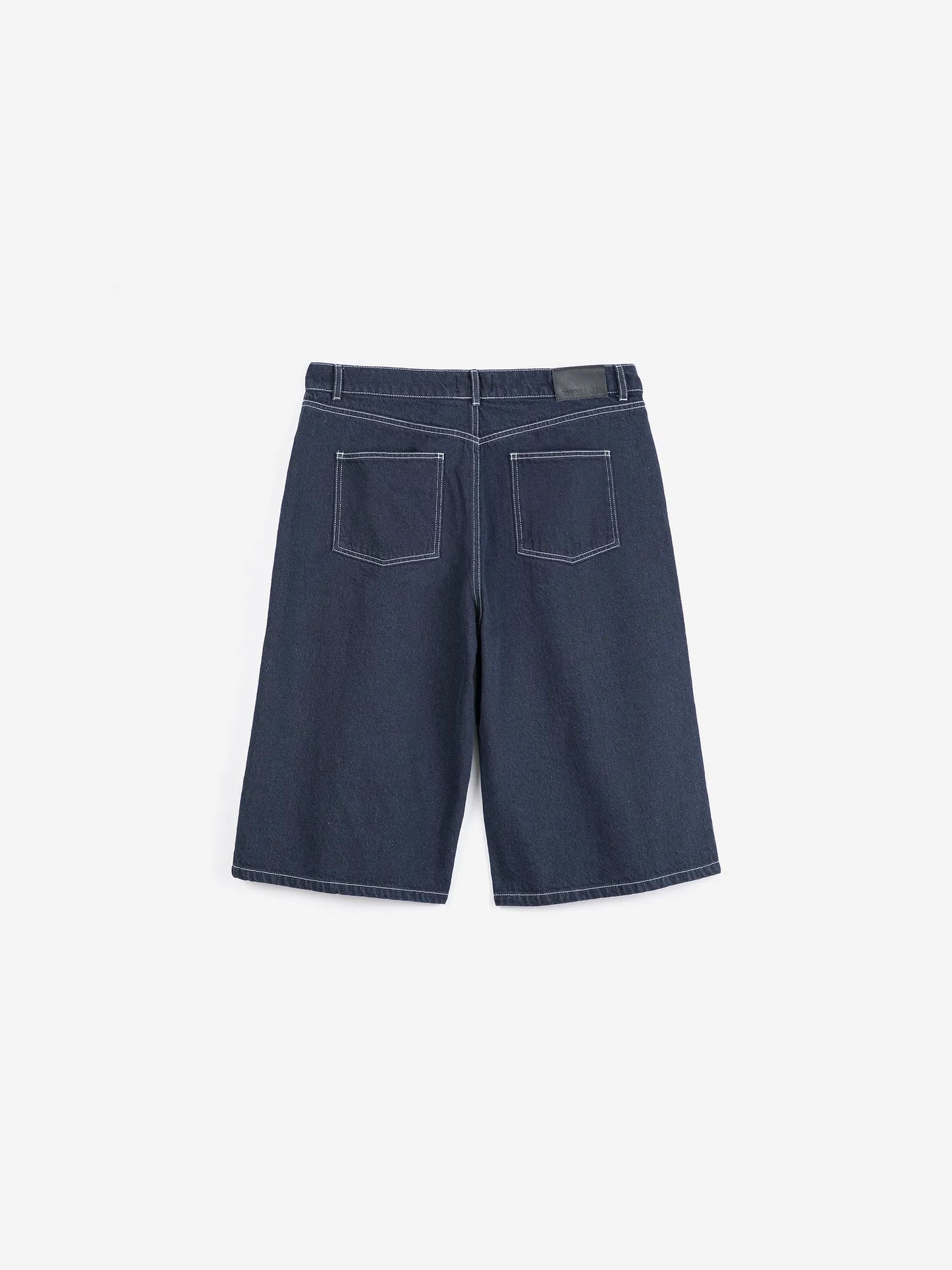 Contrast-stitching denim bermuda