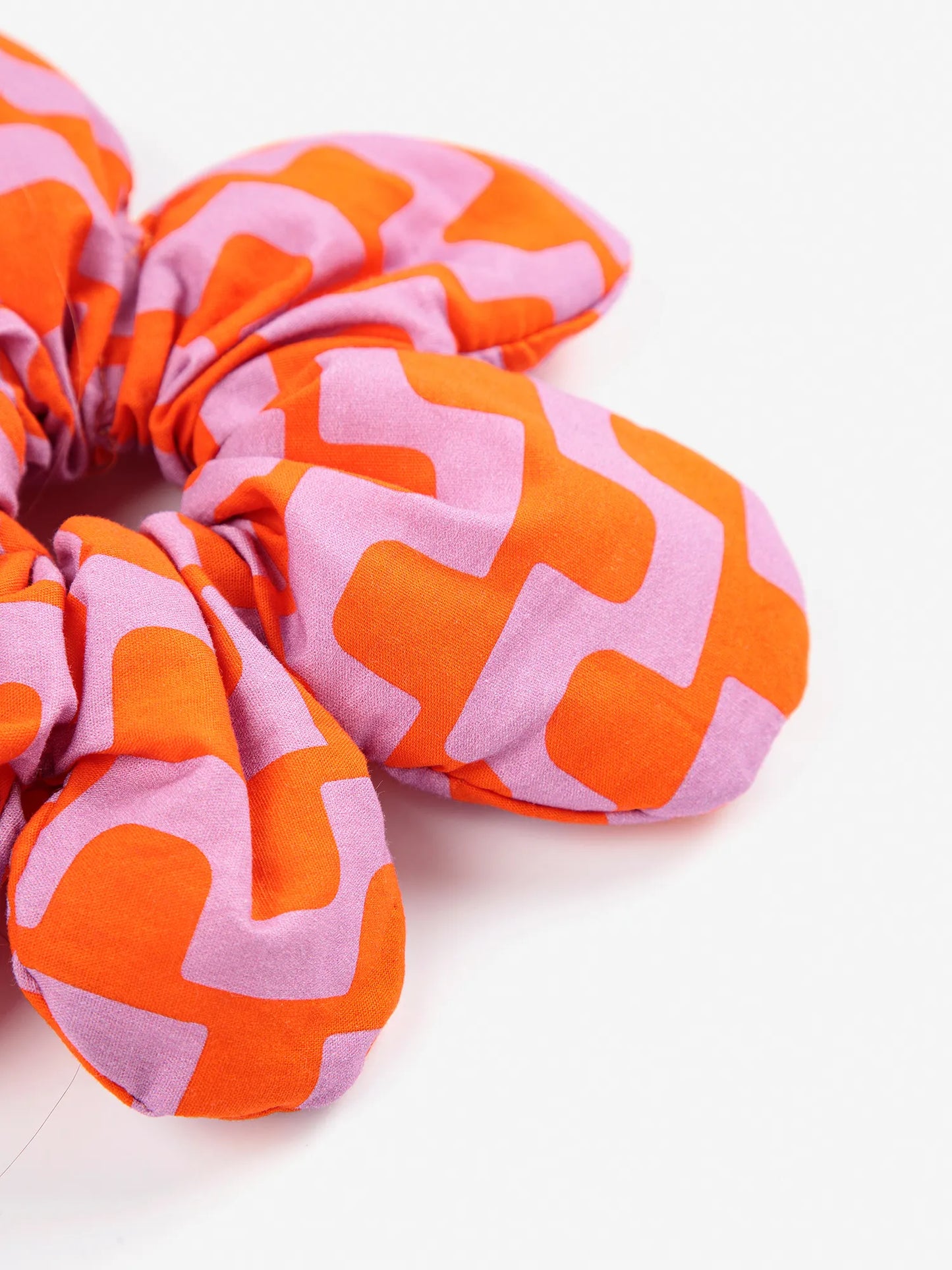 Chain all over flower scrunchie