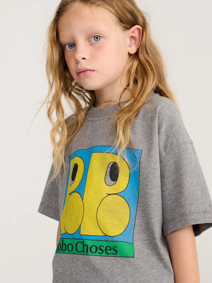 ブーブー、Tシャツを選ぶ