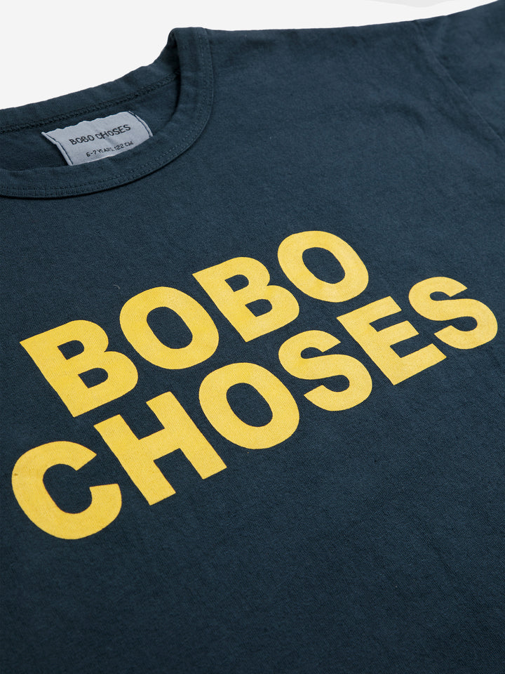 ボボはネイビーのTシャツを選んだ