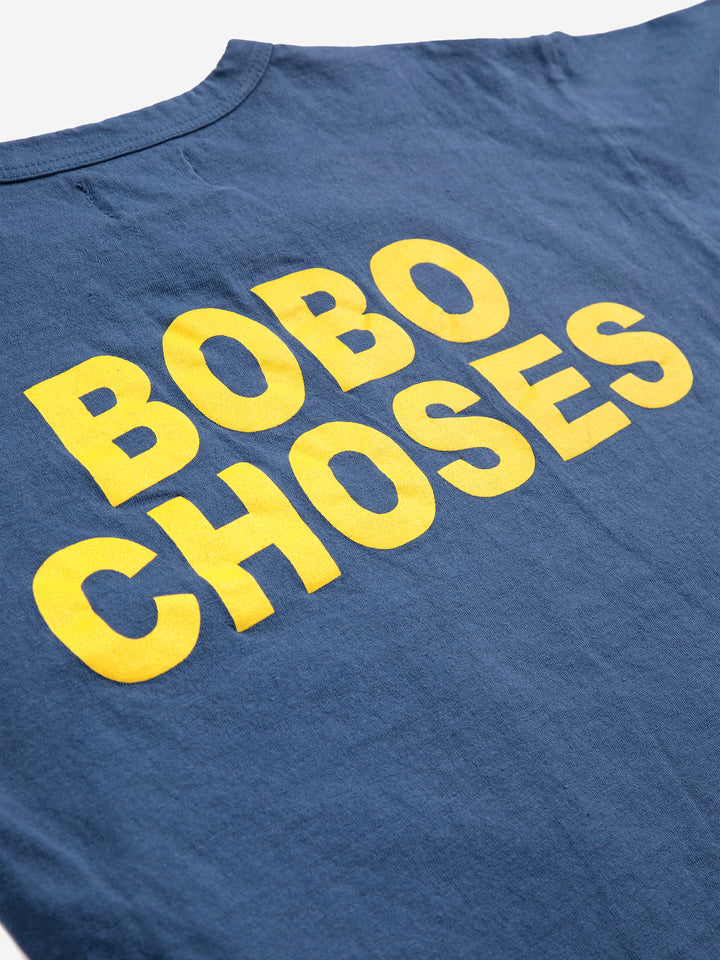 ポマ・ボボはネイビーのTシャツを選んだ