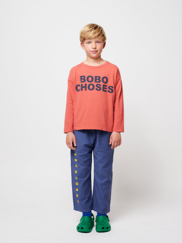 ボボは赤いTシャツを選んだ