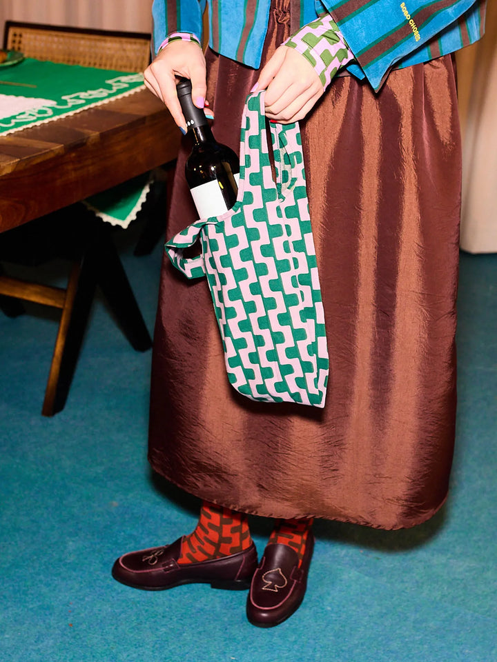 Chain all over bottle cover