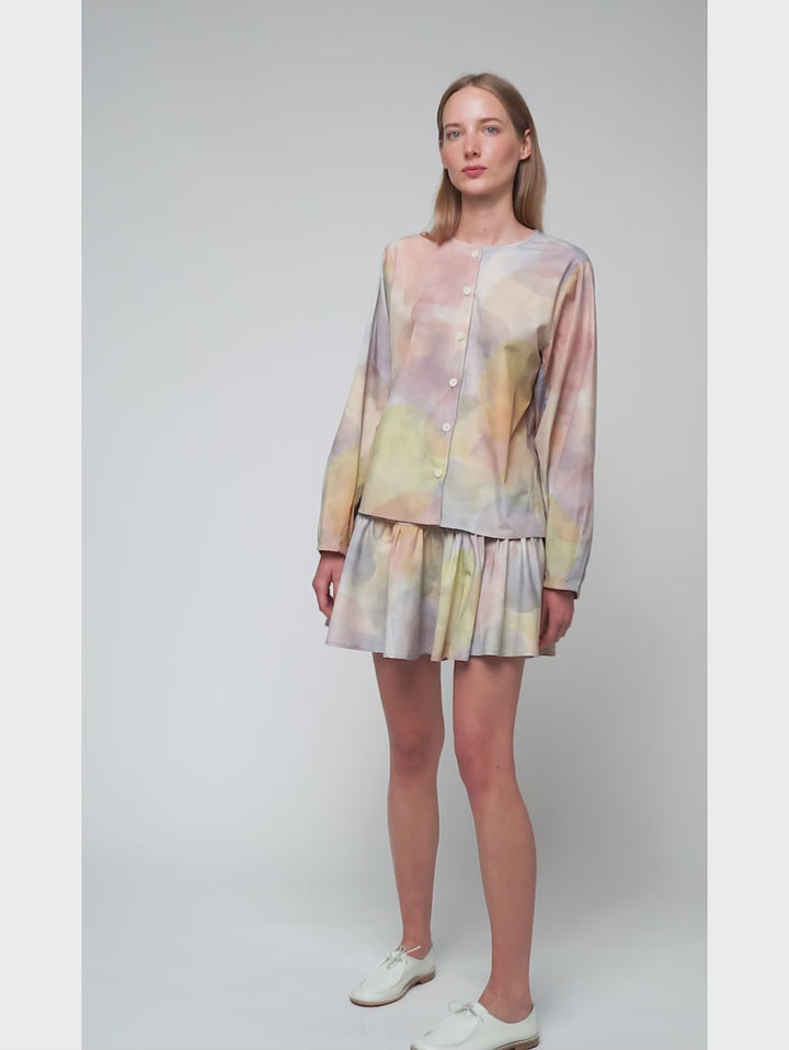 スカイライトプリントのフリルショートスカート