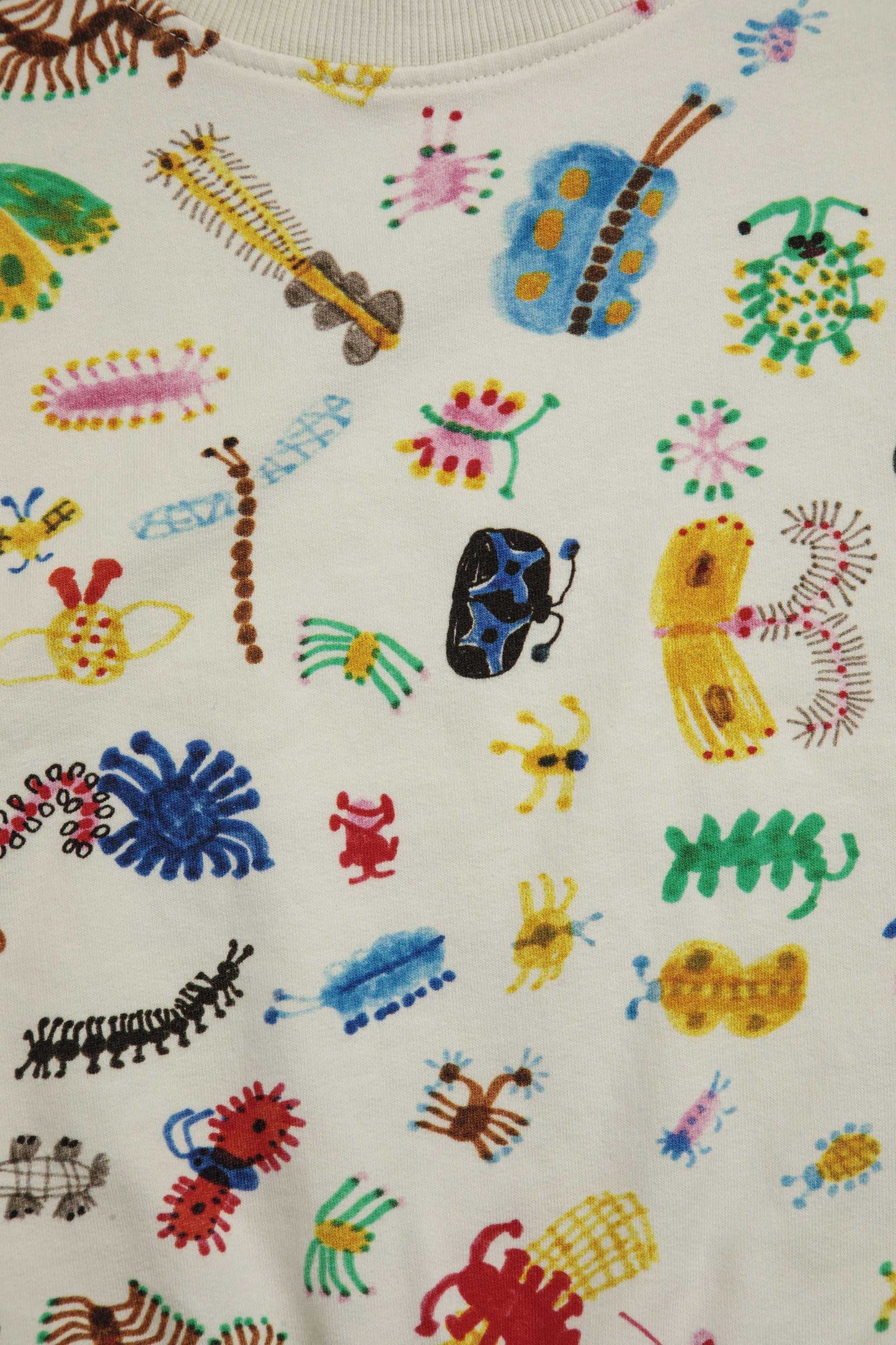 面白い昆虫が全面に描かれたスウェットシャツ