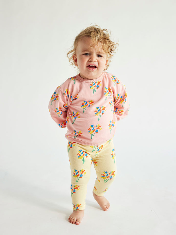 スウェットシャツ全体に花火が描かれている