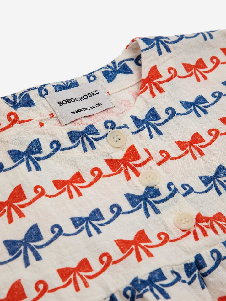 リボンボウが全体に施された織りドレス