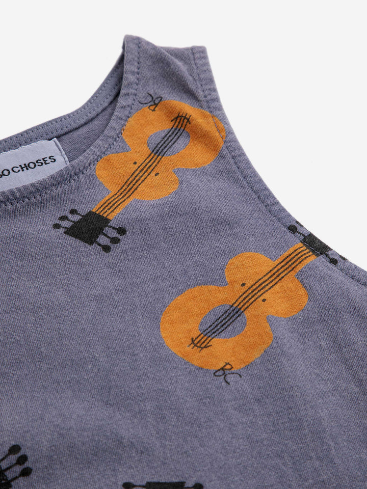 ドレス全体にアコースティックギター