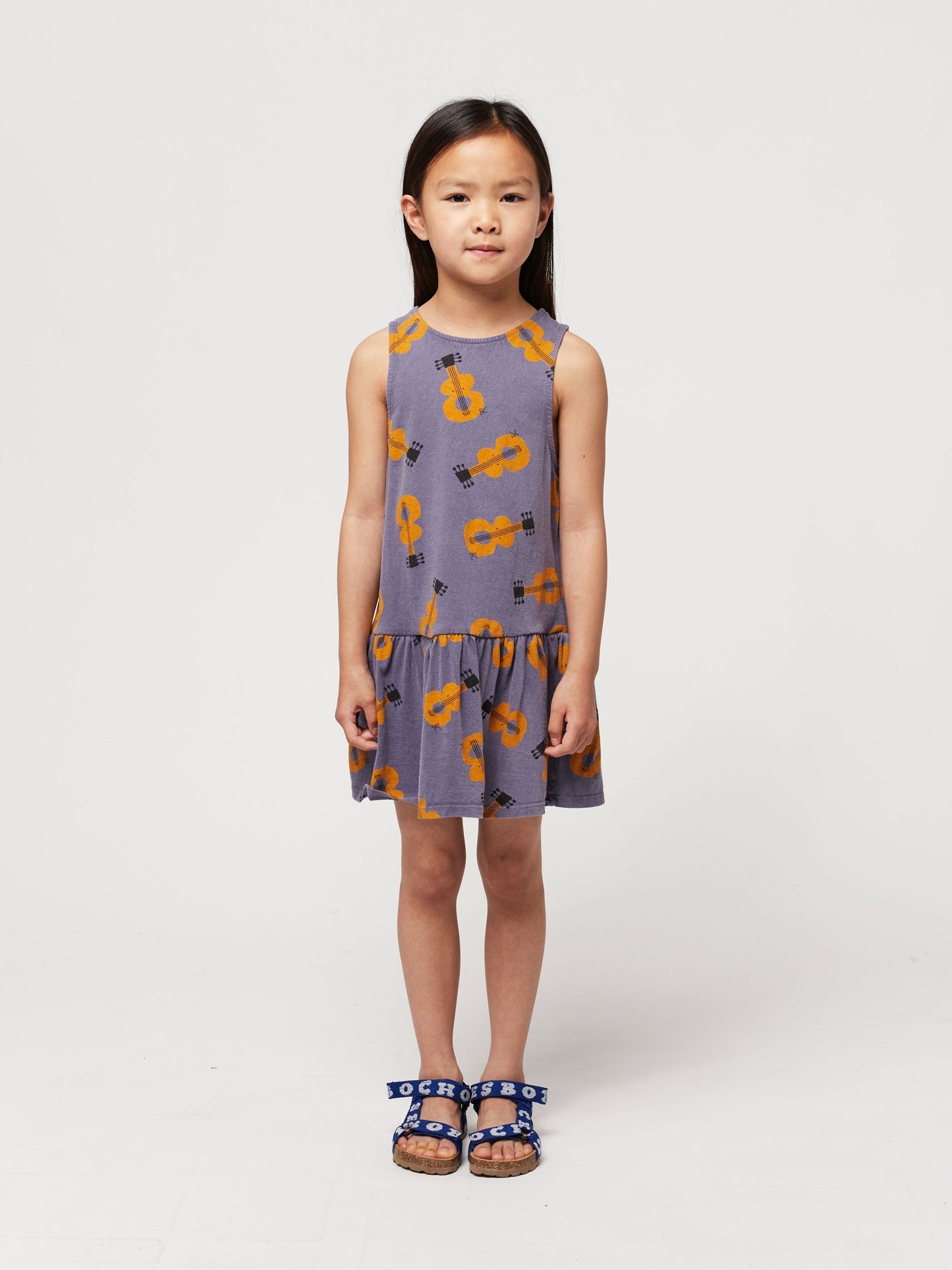 ドレス全体にアコースティックギター