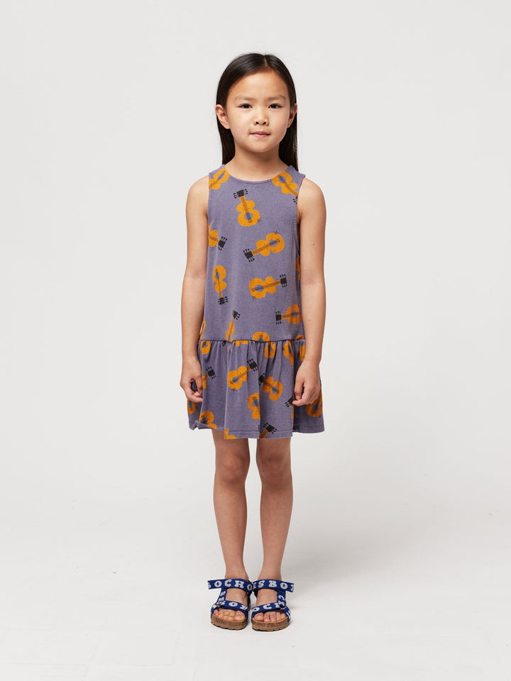 ドレス全体にアコースティックギター