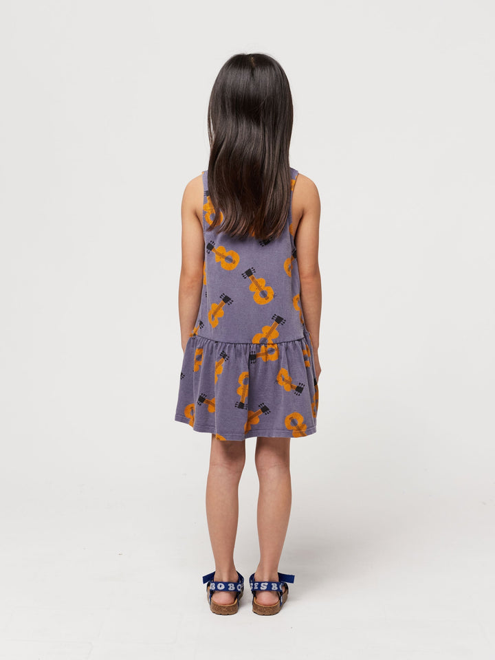 ドレス全体にアコースティックギター