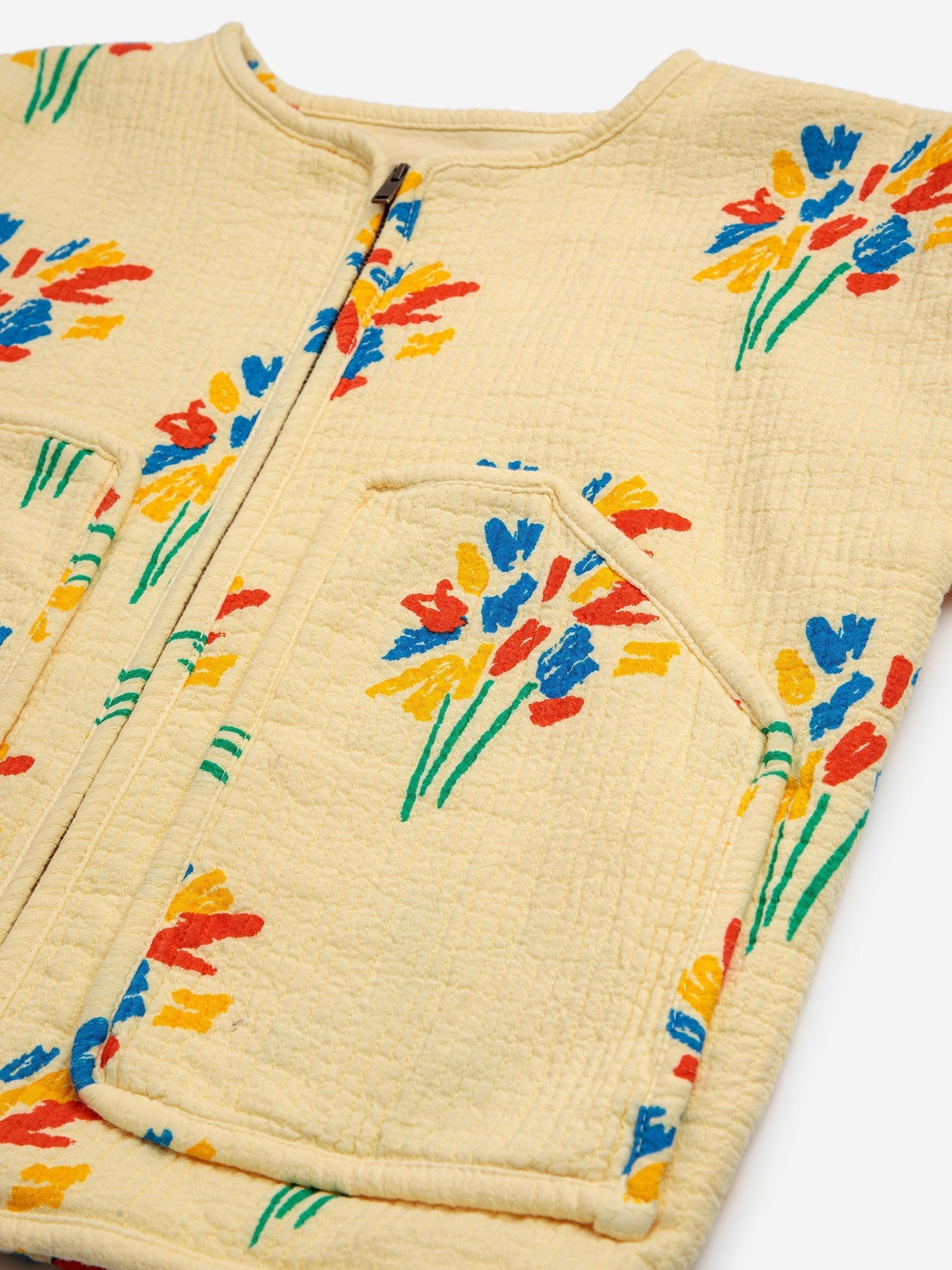 キルティングジャケット全体に花火が描かれています