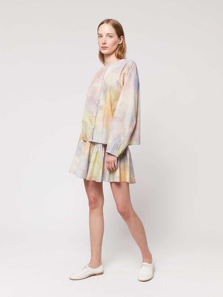 スカイライトプリントのフリルショートスカート